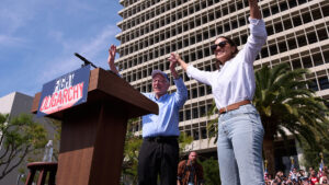 The Fighting Oligarchy Tour Goes Viral: Sanders and Ocasio-Cortez Soar in Google Trends